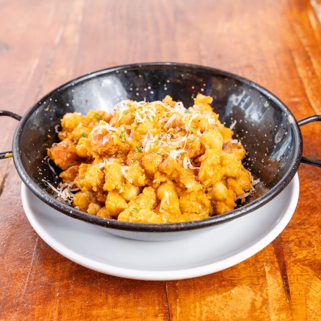 Garbanzos and Chorizo (Chickpeas and Chorizo).
